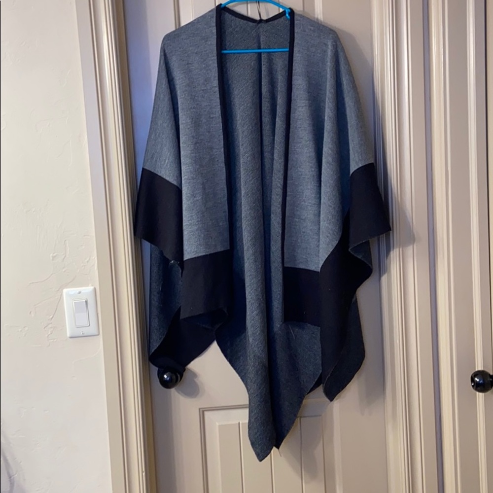 Gray and black pancho